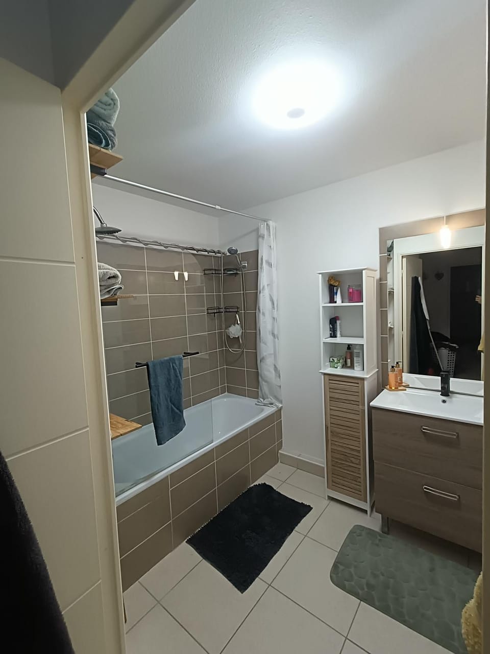 Shower, Bathroom, Bath, towels