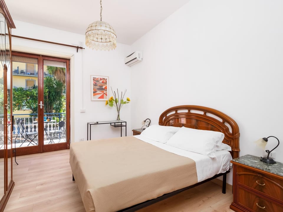 Bed, Balcony/Terrace, Photo of the whole room, Bedroom, air conditioner