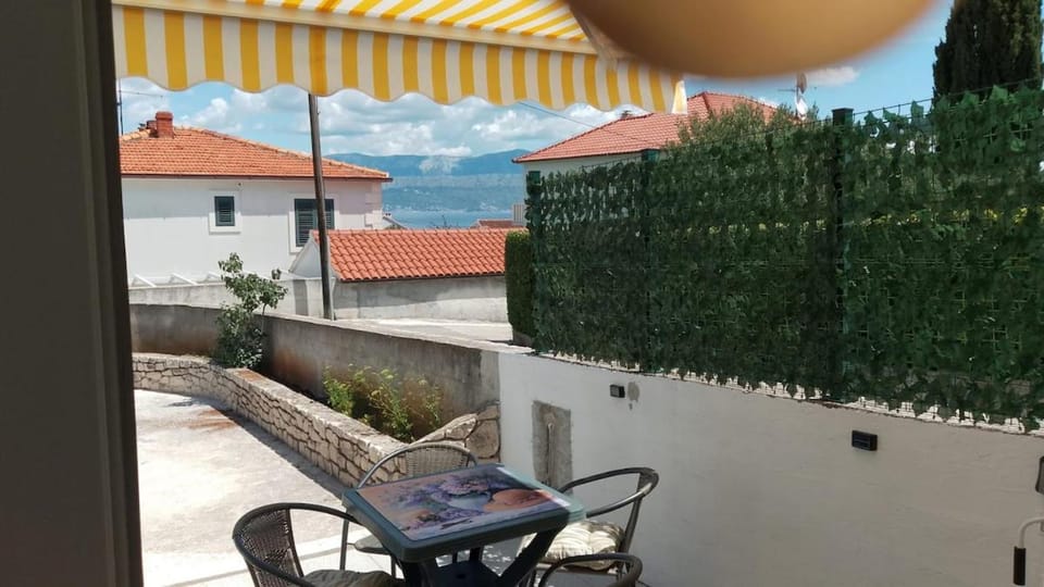 Patio, Natural landscape, View (from property/room), Balcony/Terrace, Dining area