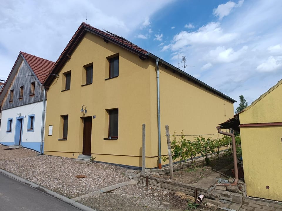 Property building, Neighbourhood