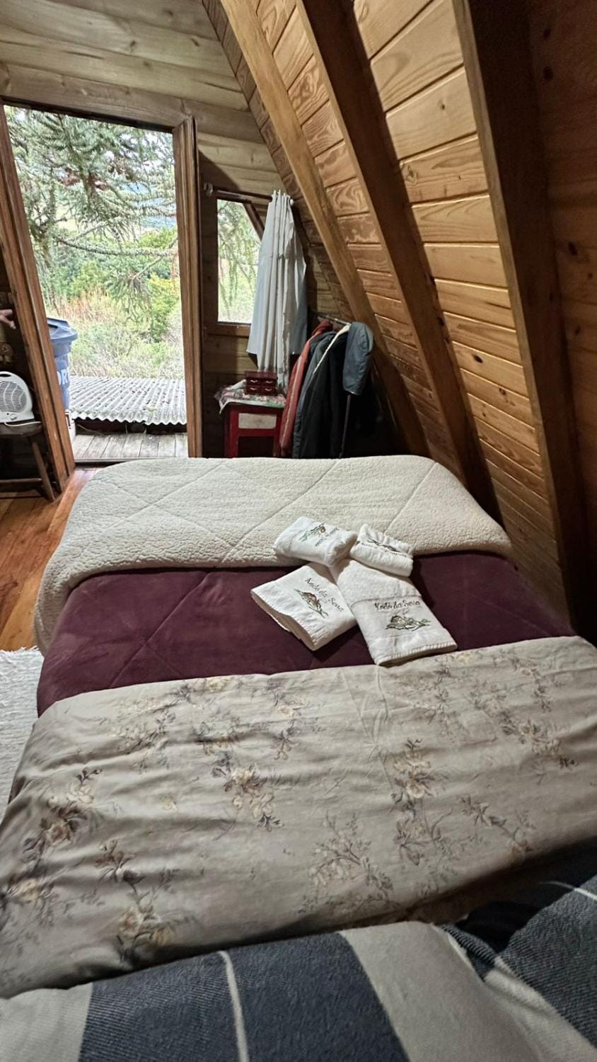 Bedroom, towels