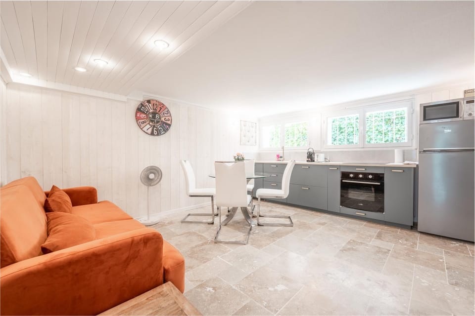 Kitchen or kitchenette, Living room, Seating area, Dining area, dishwasher, oven, stove