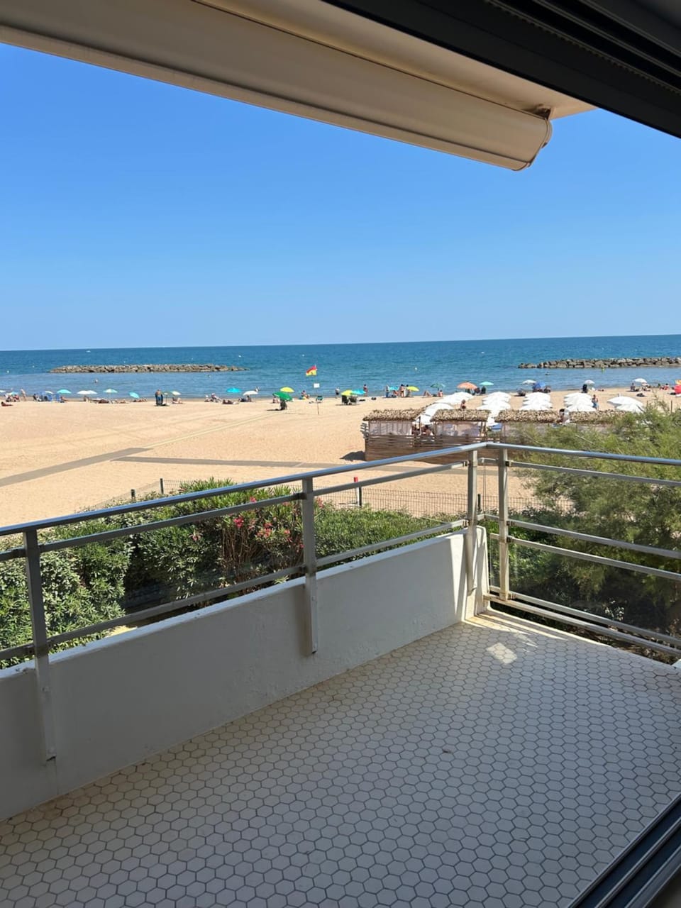 T2 Les pieds dans l'eau, accès direct plage Apartment in Occitanie