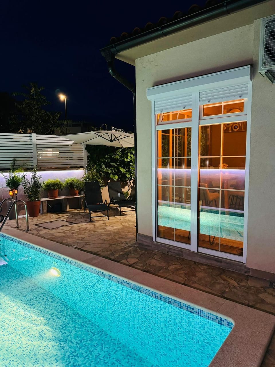 Night, Pool view, Swimming pool, sunbed