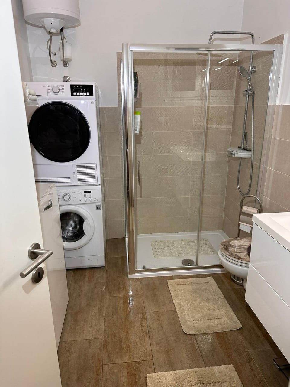 Shower, Bathroom, washing machine, dryer