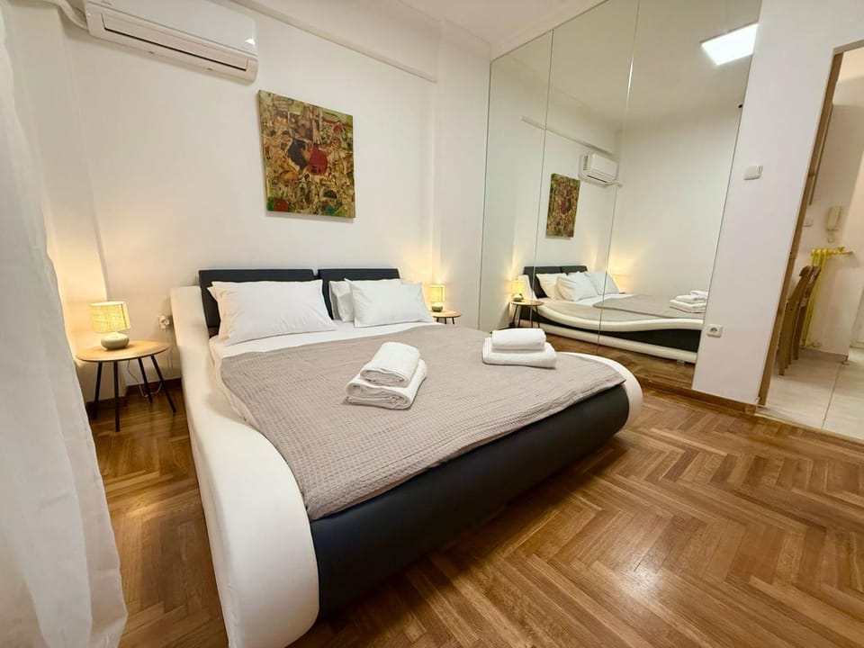 Bed, Bedroom, air conditioner