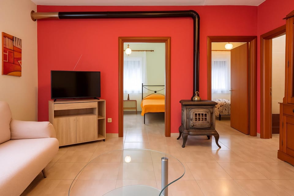 Communal lounge/ TV room, TV and multimedia, Living room, Photo of the whole room, Seating area