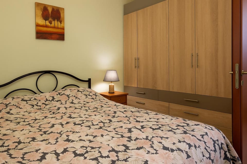Bed, Photo of the whole room, Bedroom, wardrobe