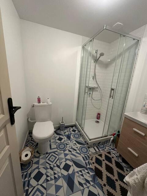 Toilet, Bathroom, towels
