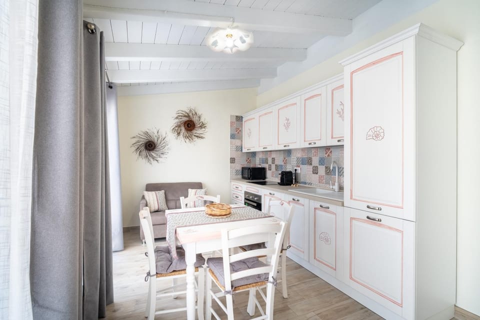 Kitchen or kitchenette, Dining area, dishwasher, oven, stove