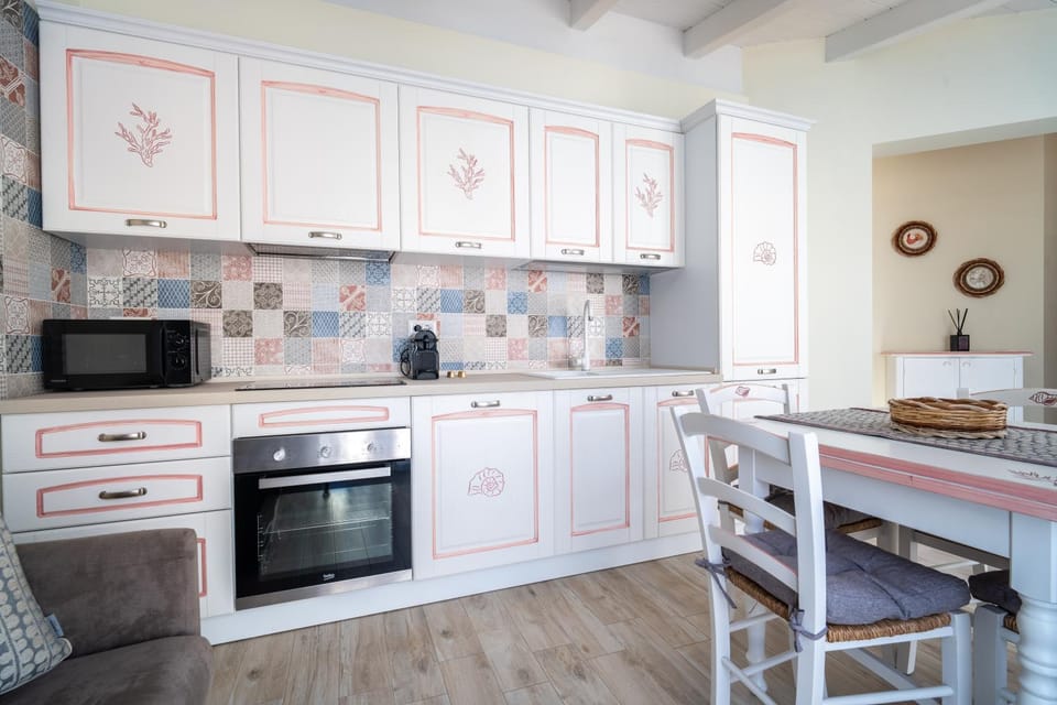 Kitchen or kitchenette, Dining area, dishwasher, oven, stove
