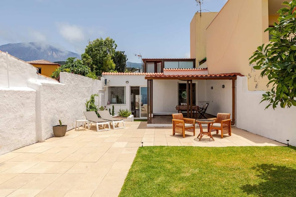 Patio, Natural landscape, Garden, Garden view, Mountain view, sunbed