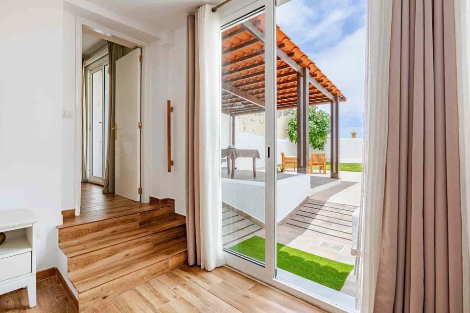 Patio, Day, Balcony/Terrace