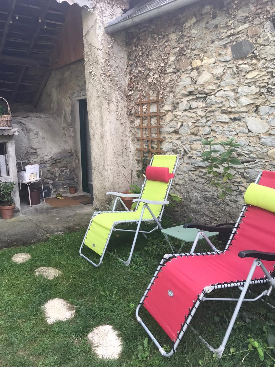 Gîte dans un petit village pyrénéen House in Occitanie