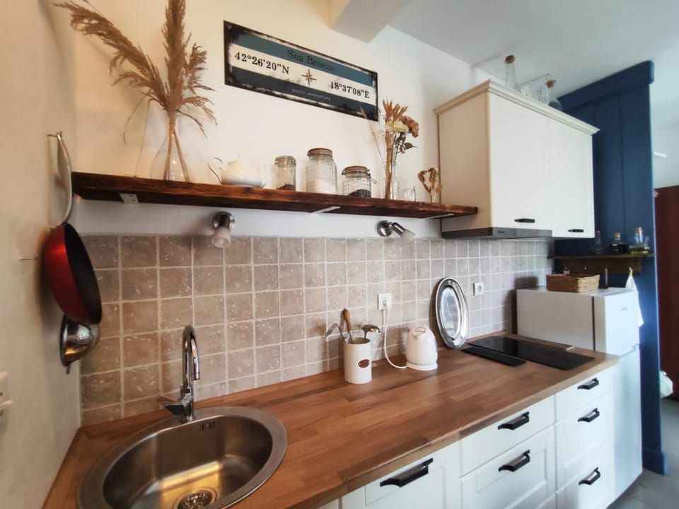 Kitchen or kitchenette, stove