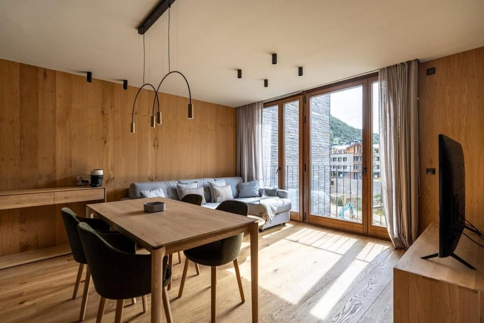 Luxury Mountain Stay l Entrada y Salida A Las Pistas De Esquí l GYM - SAUNA - POOL l by BonesVacances Apartment in El Tarter