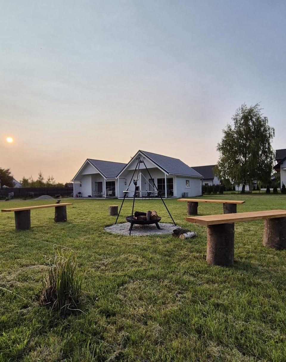 Property building, Spring, Day, Natural landscape, Garden, Garden view, Sunset