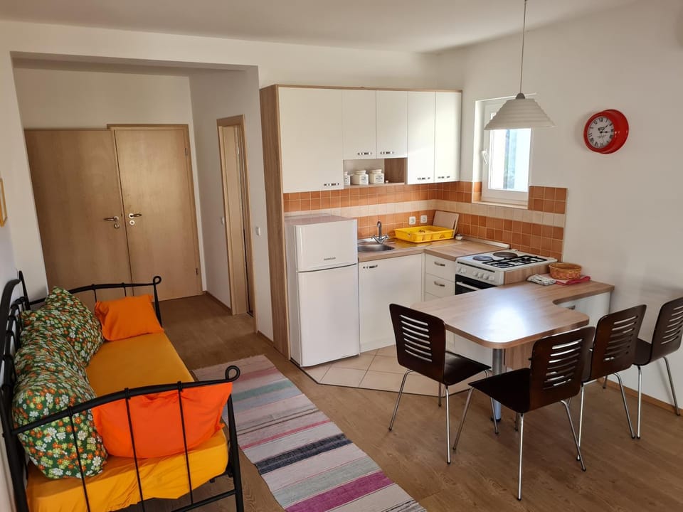 Kitchen or kitchenette, Living room