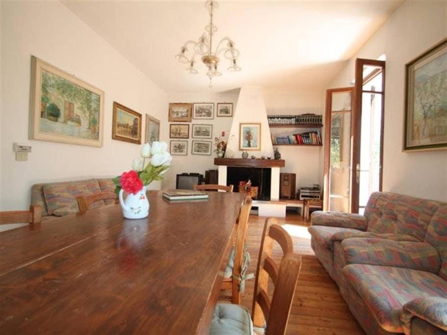 TV and multimedia, Living room, Seating area, Dining area