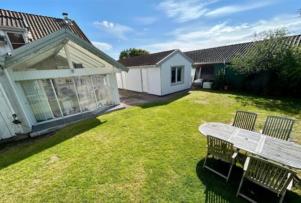 Property building, Patio, Garden, Garden view