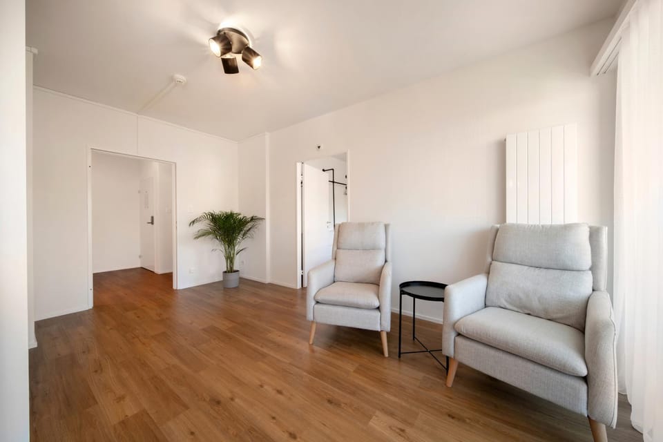 Living room, Photo of the whole room, Decorative detail