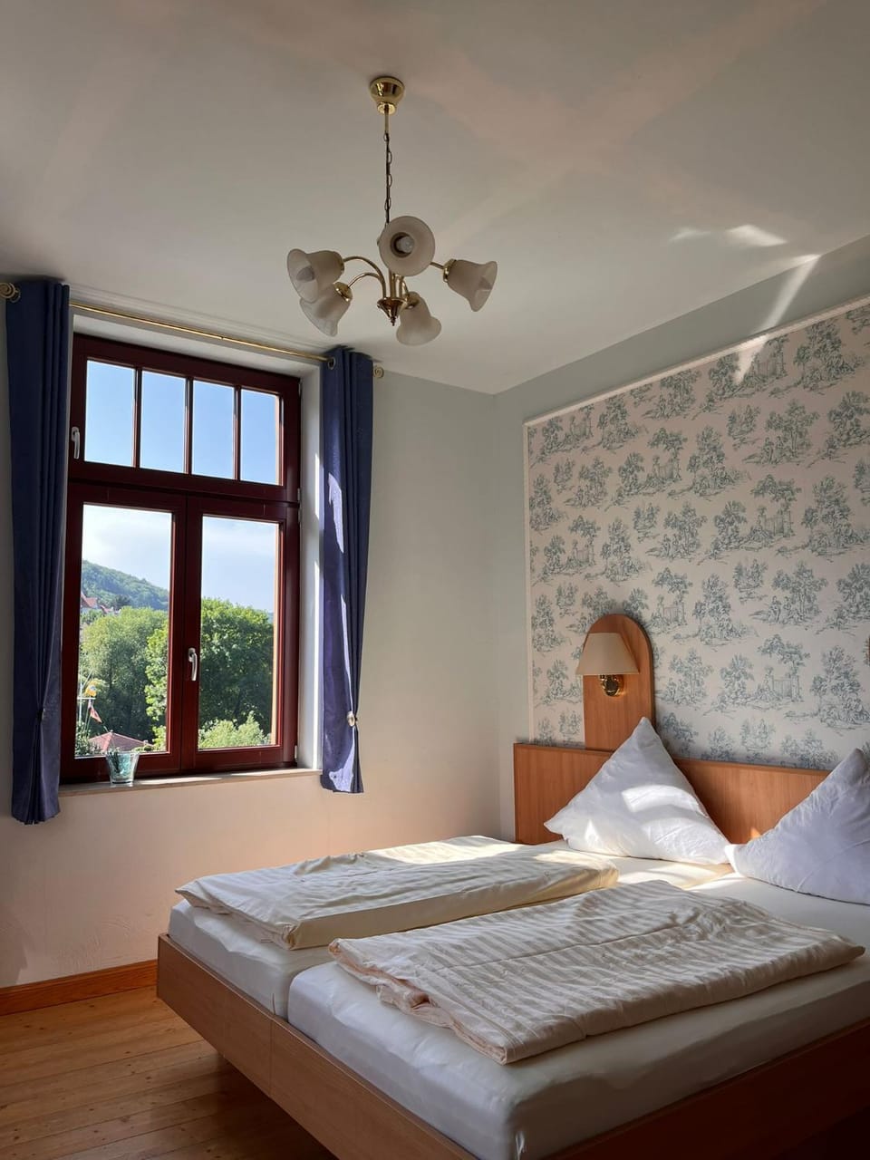 Bed, Photo of the whole room