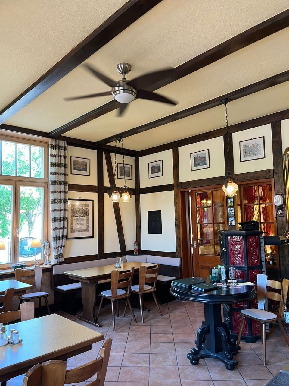 Property building, Restaurant/places to eat, Seating area, fireplace