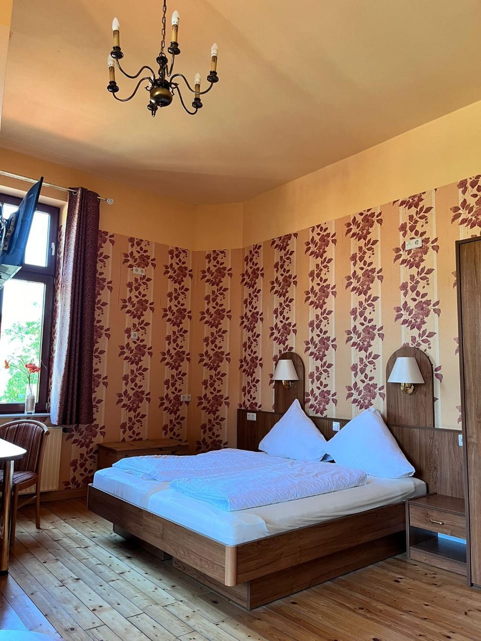 Bed, Photo of the whole room