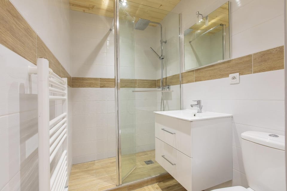 Shower, Toilet