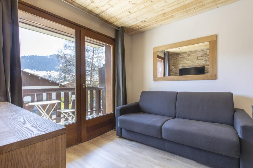 Balcony/Terrace, Living room, Seating area, Mountain view