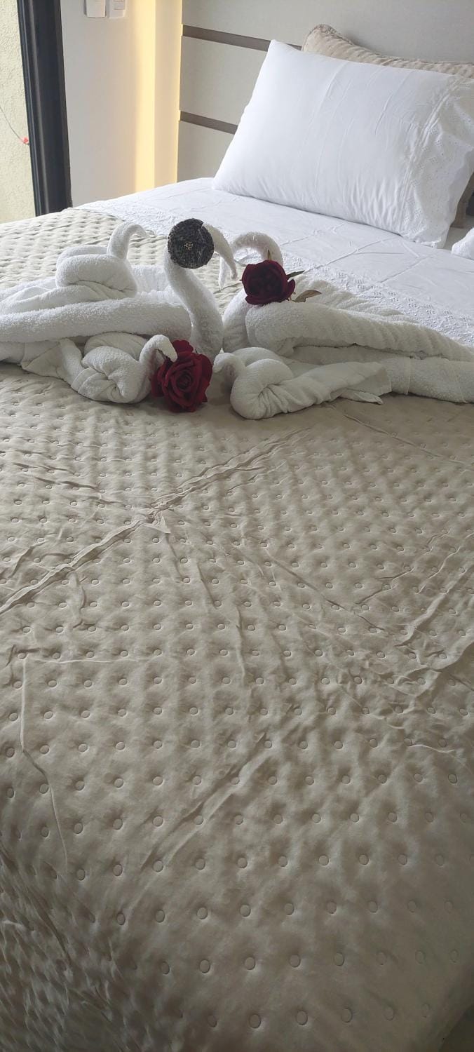 Bed, Photo of the whole room, Bedroom, towels