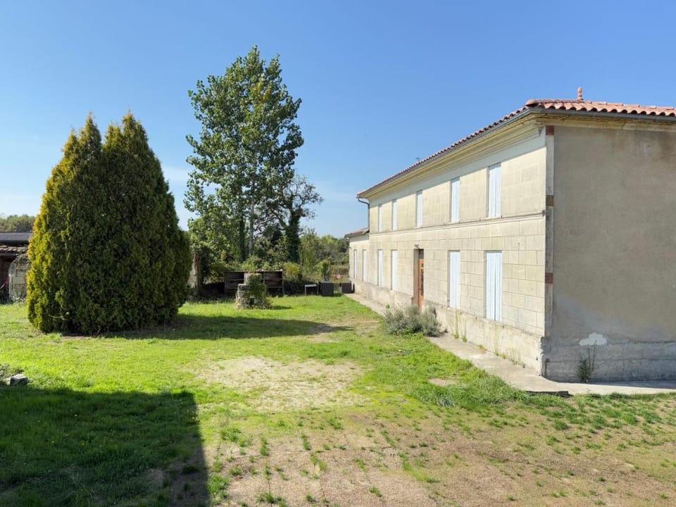 Gîte Terre d'Yzan House in Nouvelle-Aquitaine