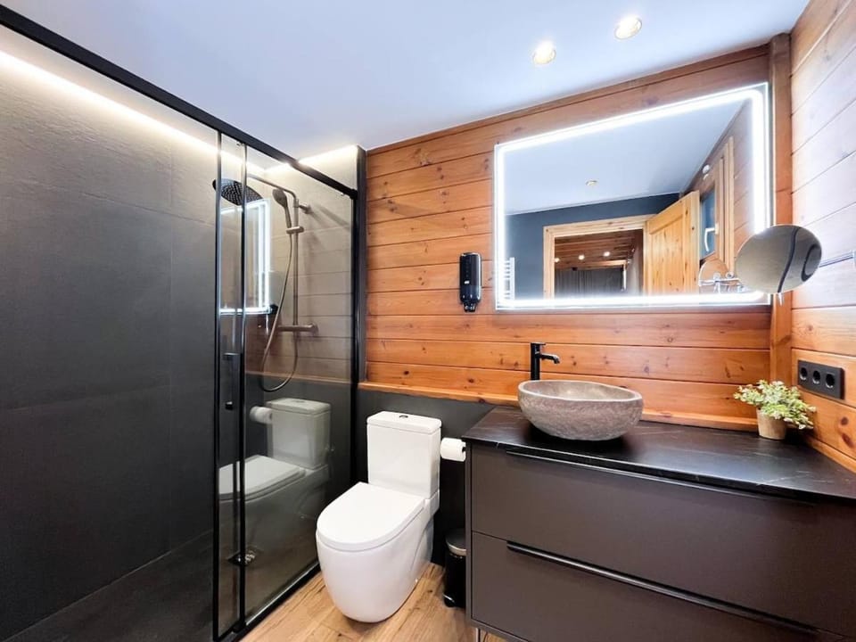 Rustic Retreat in Incles Valley Free Parking Mountain Views l by BonesVacances Apartment in Andorra