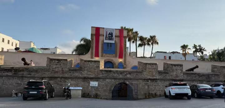 Charmante Maison Traditionnelle au Cœur de la Médina, 5 min de Casa Port Apartment in Casablanca
