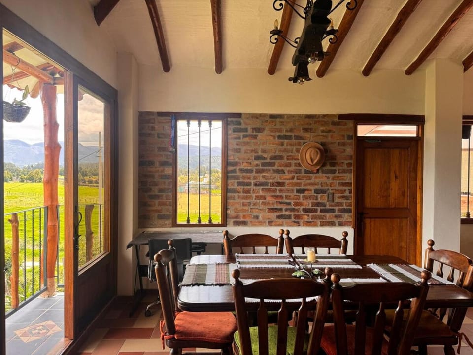 Seating area, Dining area