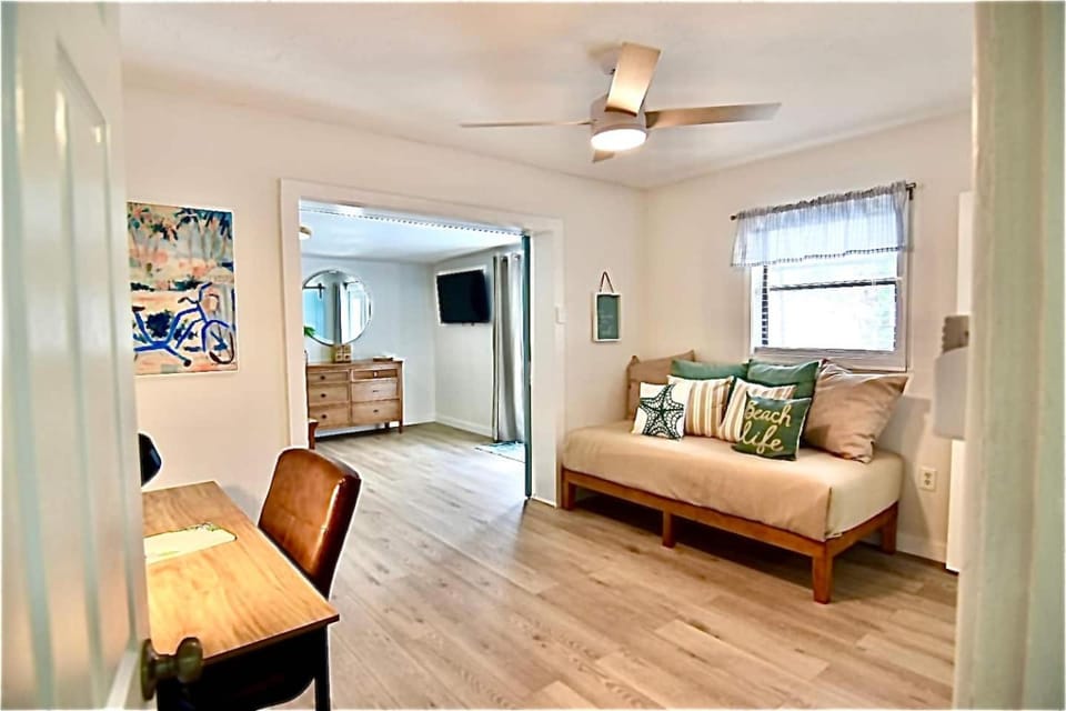 House with Guest Suite near AMI, IMG, Heated pool House in Bradenton