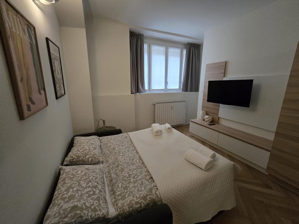 Bed, TV and multimedia
