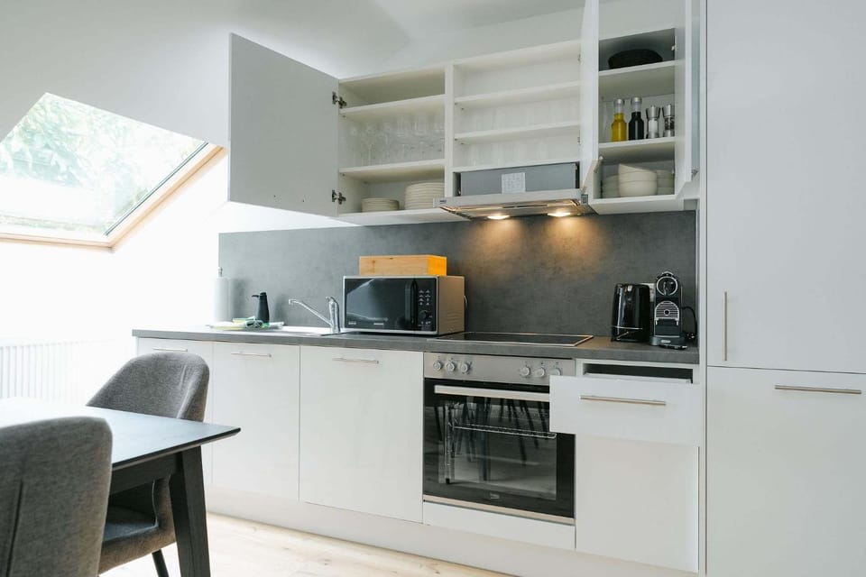 Modern 3BR perfect for 4-6 metro close to Naschmarkt Apartment in Vienna
