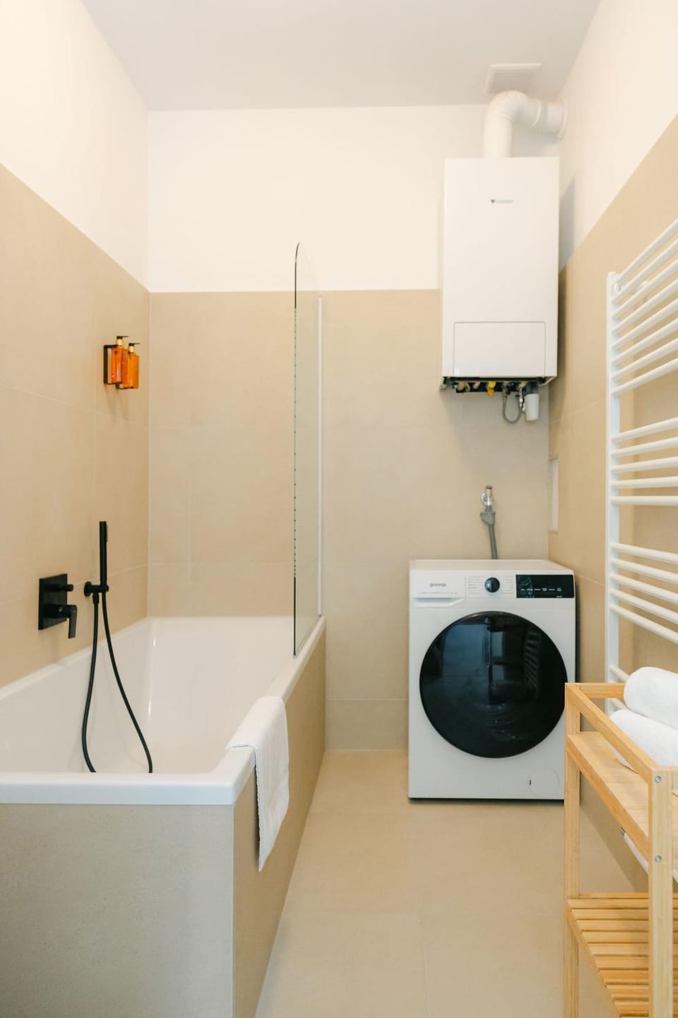 Bathroom, Bath, towels, washing machine