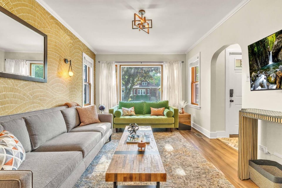 Living room, Photo of the whole room, Decorative detail, Seating area