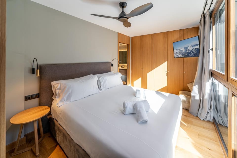 Luxury Mountain Stay in Andorra l A PIE DE DE LAS PISTAS DE ESQUÍ l Incluye Gimnasio Piscina y Sauna en el mismo edificio l by BonesVacances Apartment in El Tarter