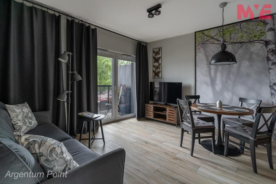 TV and multimedia, Living room, Seating area, Dining area