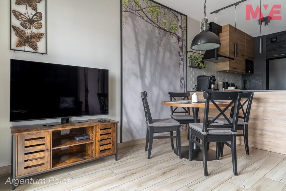 TV and multimedia, Seating area, Dining area