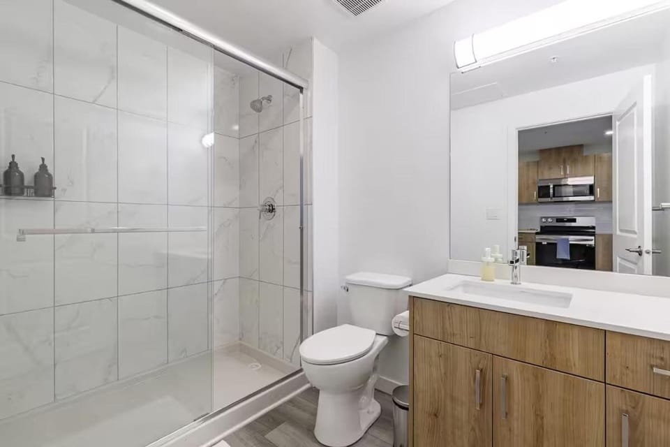 Shower, Toilet, Bathroom, towels