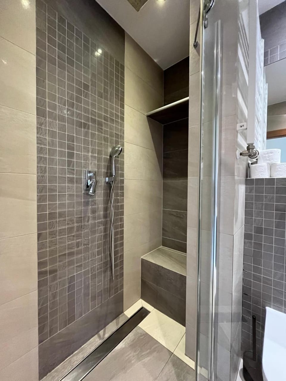 Shower, Bathroom, towels