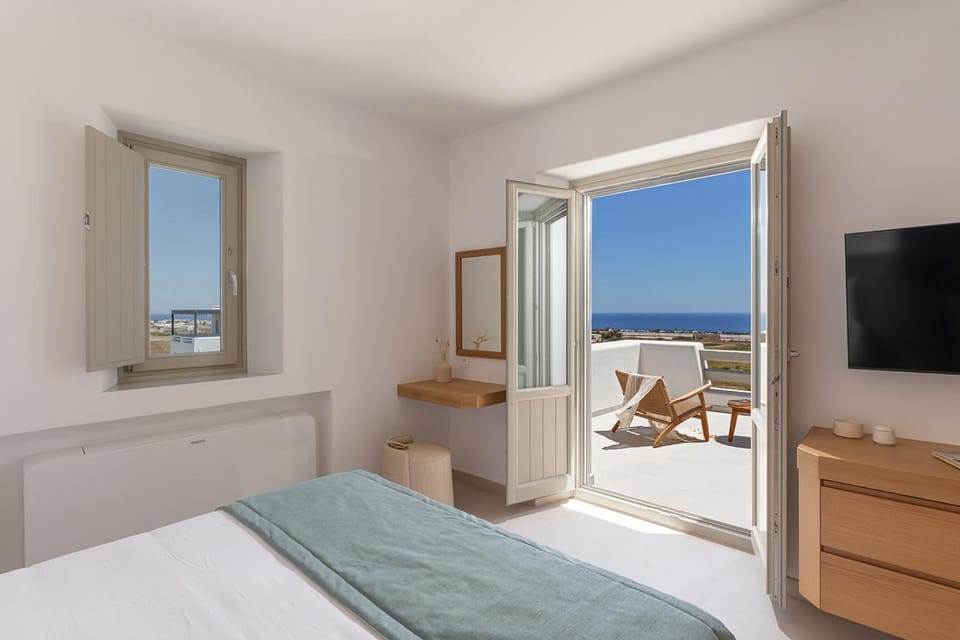 Bed, Natural landscape, TV and multimedia, Photo of the whole room, Bedroom, Sea view