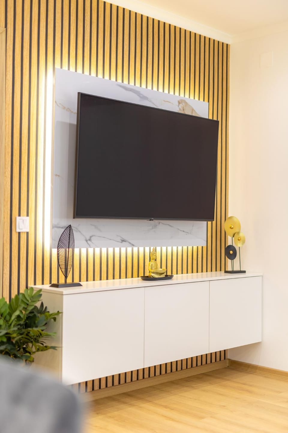 TV and multimedia, Living room, Decorative detail, Decorative detail, Evening entertainment