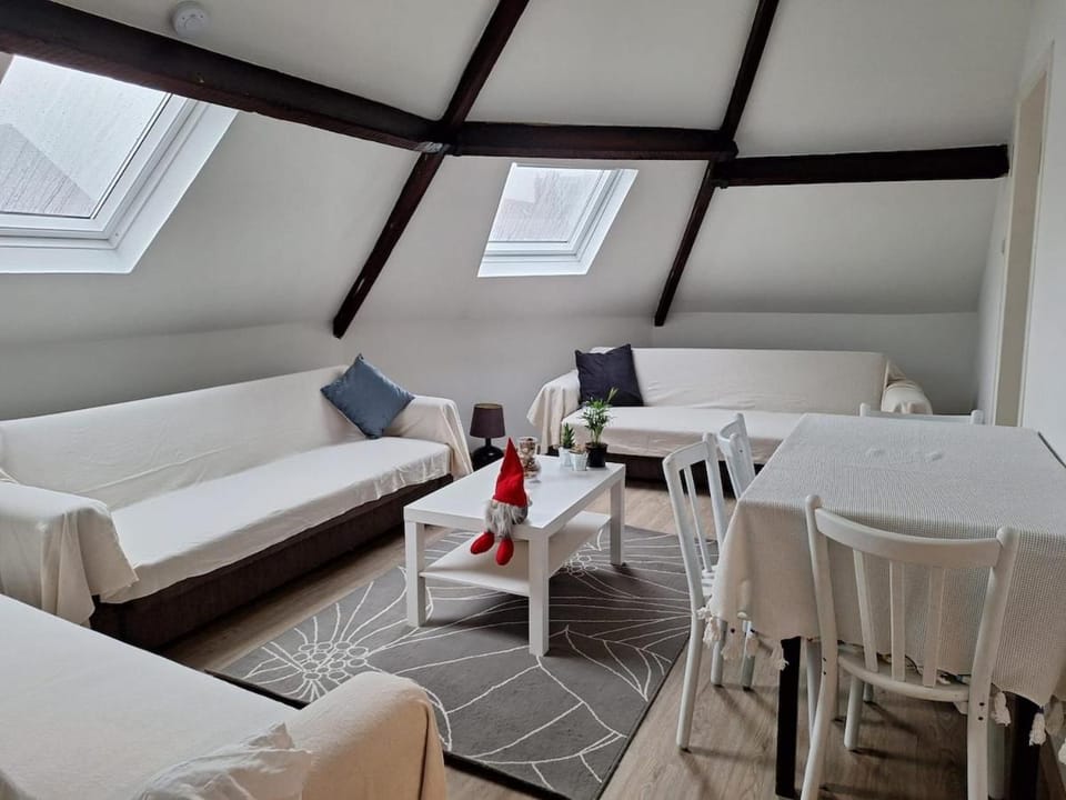 Cozy Nest by Gare du Midi Apartment in Saint-Gilles