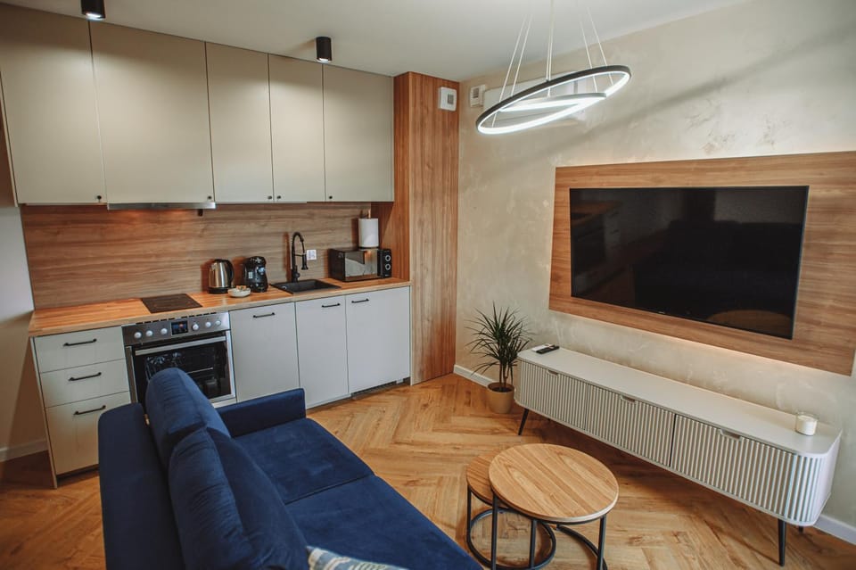 Coffee/tea facilities, Kitchen or kitchenette, Living room, Seating area