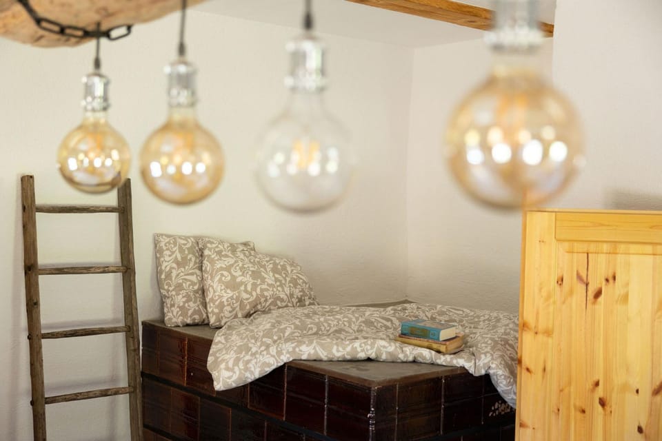 Living room, Photo of the whole room, Decorative detail, Bedroom, fireplace